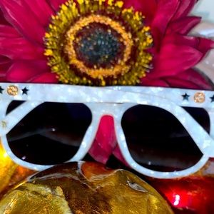 Gucci Pearl frame sunglasses